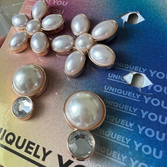 CROCS Jibbitz Dainty Pearl Jewelry - Picture 3 of 4